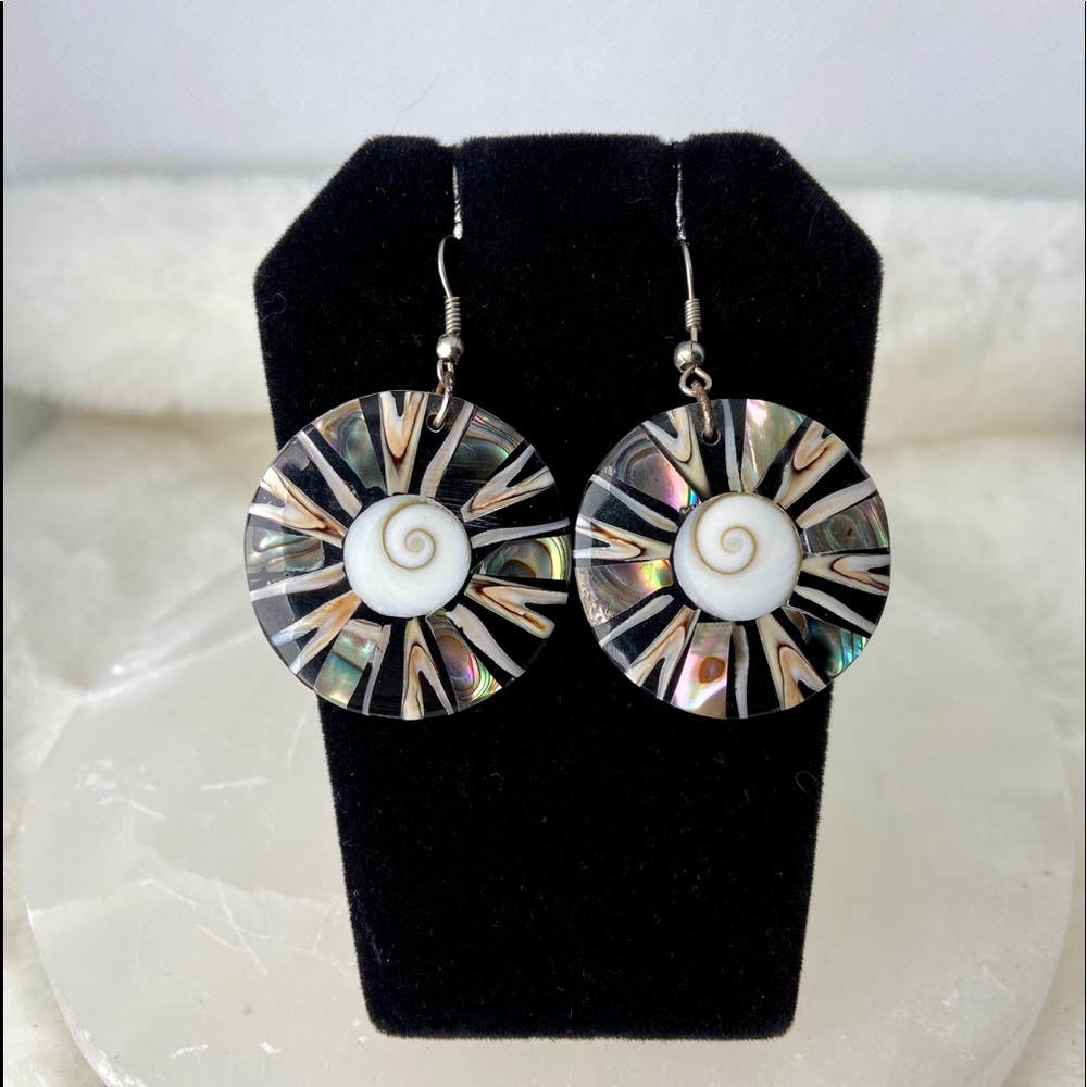 Mother of pearl abalone round shape earrings - Picture 7 of 7